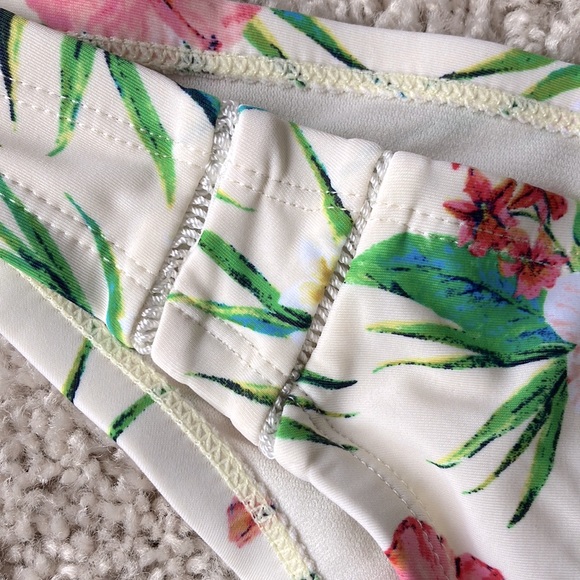 Betty Jade | Floral Bikini - Picture 10 of 11